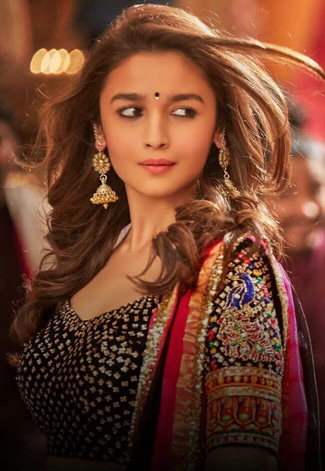 Alia Bhatt Age - Spacotin