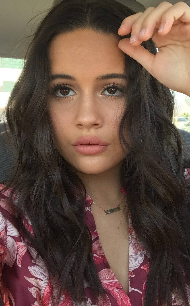 Bea Miller Height Age Bio Weight Body Measurements Net Worth