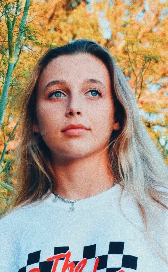 Emma Chamberlain - Age, Family, Bio