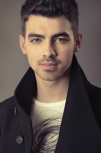 joe jonas music video plus size model