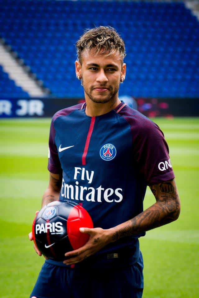 Did Neymar Hook Up With Hollywood Star Chloe Grace Moretz? - Sportsmanor