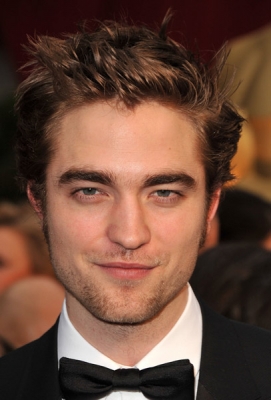 Robert Pattinson - Age, Bio, Birthday, Family, Net Worth